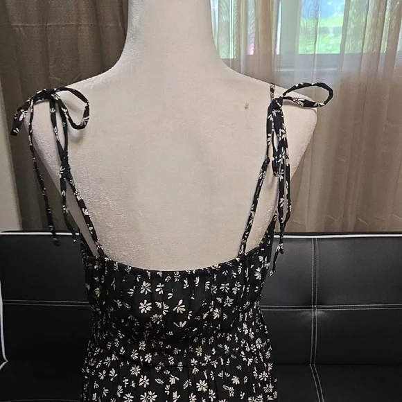 SO Dark Maxi Dress with Floral Design - Picture 5 of 6